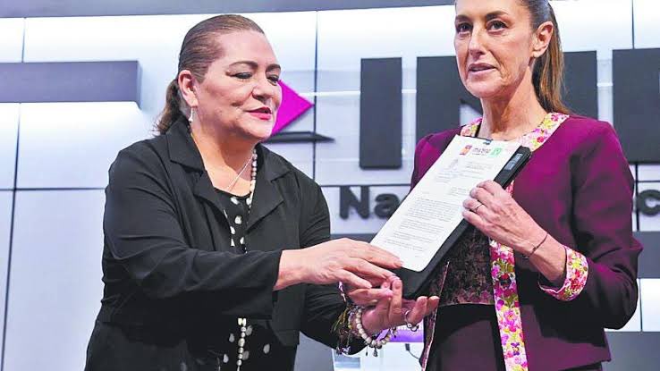 🇲🇽 Peña Fiel 🇲🇽 (@skyelmatador) on Twitter photo Dejemos algo CLARO, <a href="/Claudiashein/">Claudia Sheinbaum Pardo</a> es la única que ha llegado al poder, con tracaleras, con dinero del CO y demasiada CORRUPCIÓN.
Y la Taddei <a href="/Presidencia_INE/">Presidenta del Consejo General del INE</a> participó en ese FRAUDE. Dejemos algo CLARO, <a href="/Claudiashein/">Claudia Sheinbaum Pardo</a> es la única que ha llegado al poder, con tracaleras, con dinero del CO y demasiada CORRUPCIÓN.
Y la Taddei <a href="/Presidencia_INE/">Presidenta del Consejo General del INE</a> participó en ese FRAUDE.