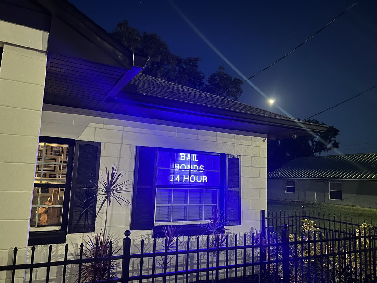 AltmanBailBonds's tweet photo. Come check us out on Main Street in Tavares, just two blocks from the Lake County Jail. 
https://t.co/82JxlQR7A2 https://t.co/MnlNzb4afy
