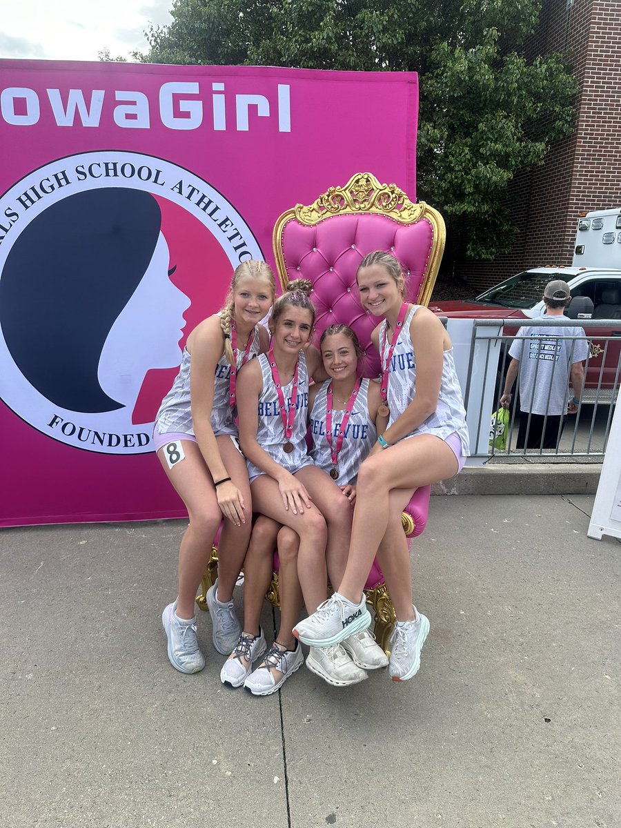 Sprint Medley starts the day off for the ladies comets! Our sprinting crew closes out their amazing season out by just missing a season PR. Leah still has an individual 100m final at 12:50. Great job ladies and thank you for an amazing season! Extremely proud of them.