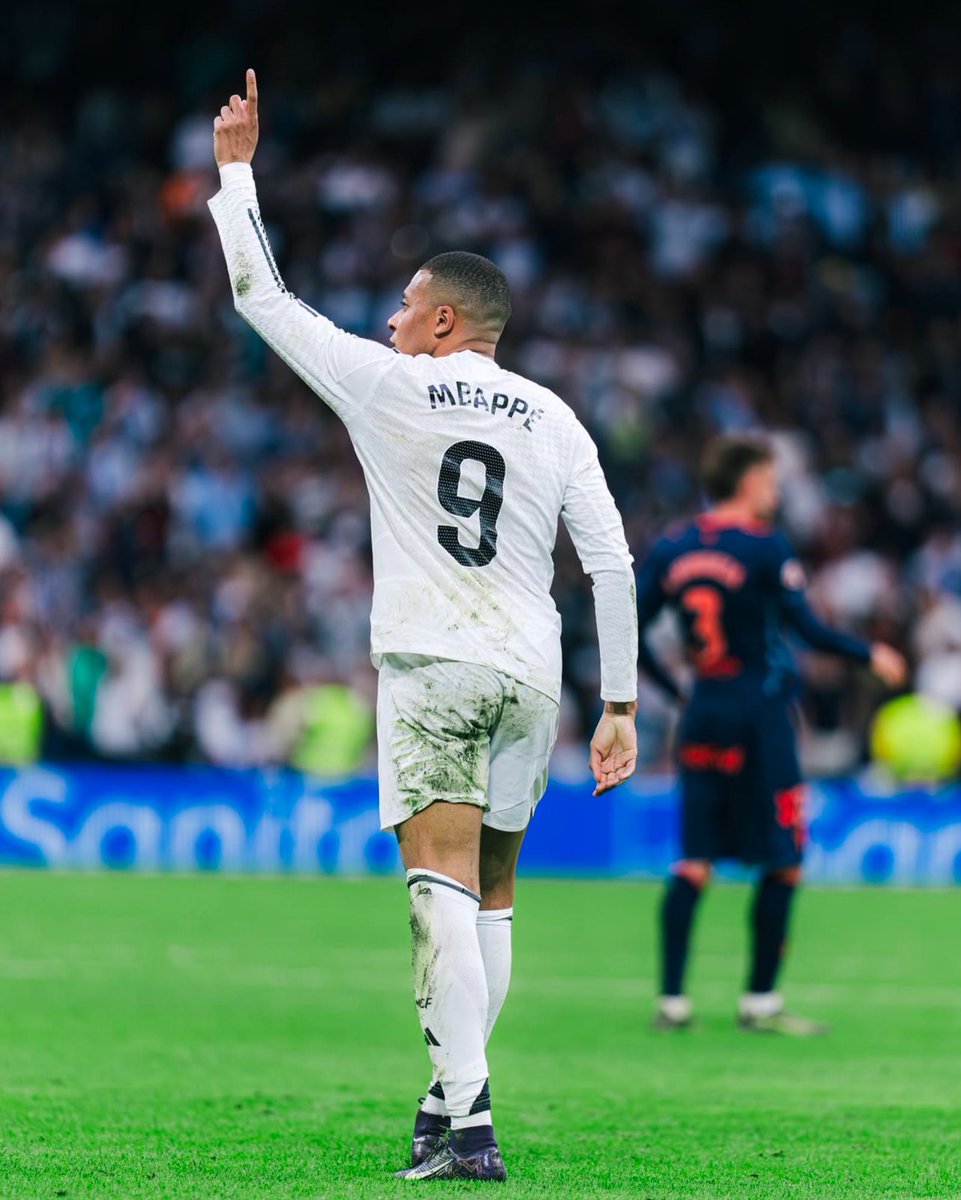🚨As things stand Kylian Mbappé will be the first footballer in HISTORY to win the European Golden Boot, Champions League Golden Boot and the World Cup Golden Boot.