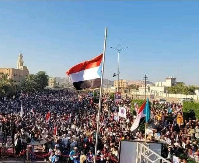 حراك متصاعد داخل المجلس الإنتقالي الجنوبي :

كنا نأمل إن يظهر ذلك الحراك مبكرًا حبًا للوطن ، لكنه ظهر مؤخرًا ، فلا بأس في ذلك .

دافع عن وطنك بمنتهى القوة فغيرك يخونه بمنتهى الشراسة

إنه حراك جيد وصحوة رائعة وأصوات تعالت داخل المجلس الإنتقالي الجنوبي من قادة النضال الوطني الجنوبي