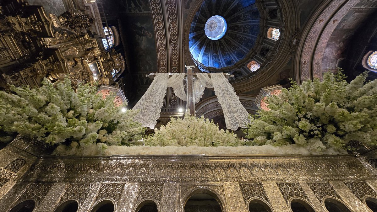 #Granada te espera, <a href="/Hdad_Alhambra/">Cofradía Alhambra</a> <a href="/sercofrade/">SER Cofrade</a> <a href="/radiogranada/">Radio Granada</a>. Para saber a dónde vamos, hay que saber de dónde venimos. Un guiño a nuestro pasado en el exorno de esta tarde de primavera netamente andaluza.