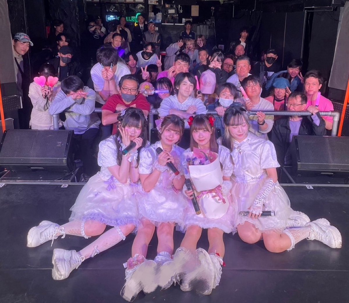 現体制終了ライブありがとうございました！

重大発表は...
【新メンバー発表】【新衣装決定】でした💙

それに伴い、28日のライブは
【新体制 &amp; 新衣装 お披露目ライブ】となります♡予約はコチラから⬇️
tiget.net/events/402766