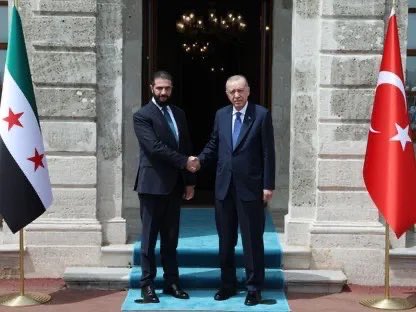 🔔| الشبكة السعودية الإخبارية #SNN

خبر اليـوم: الرئيس السوري يلتقي نظيره التركي.. في زيارة لم يتم الإعلان عنها

الرئيس السوري #أحمد_الشرع يلتقي نظيره التركي #رجب_طيب_أردوغان في إسطنبول ويجريا مباحثات ضمن لقاء "لم تكشف تفاصيله" و"لم يُعلن عنه مسبقًا".

كل جديد يصلك، تابعنا