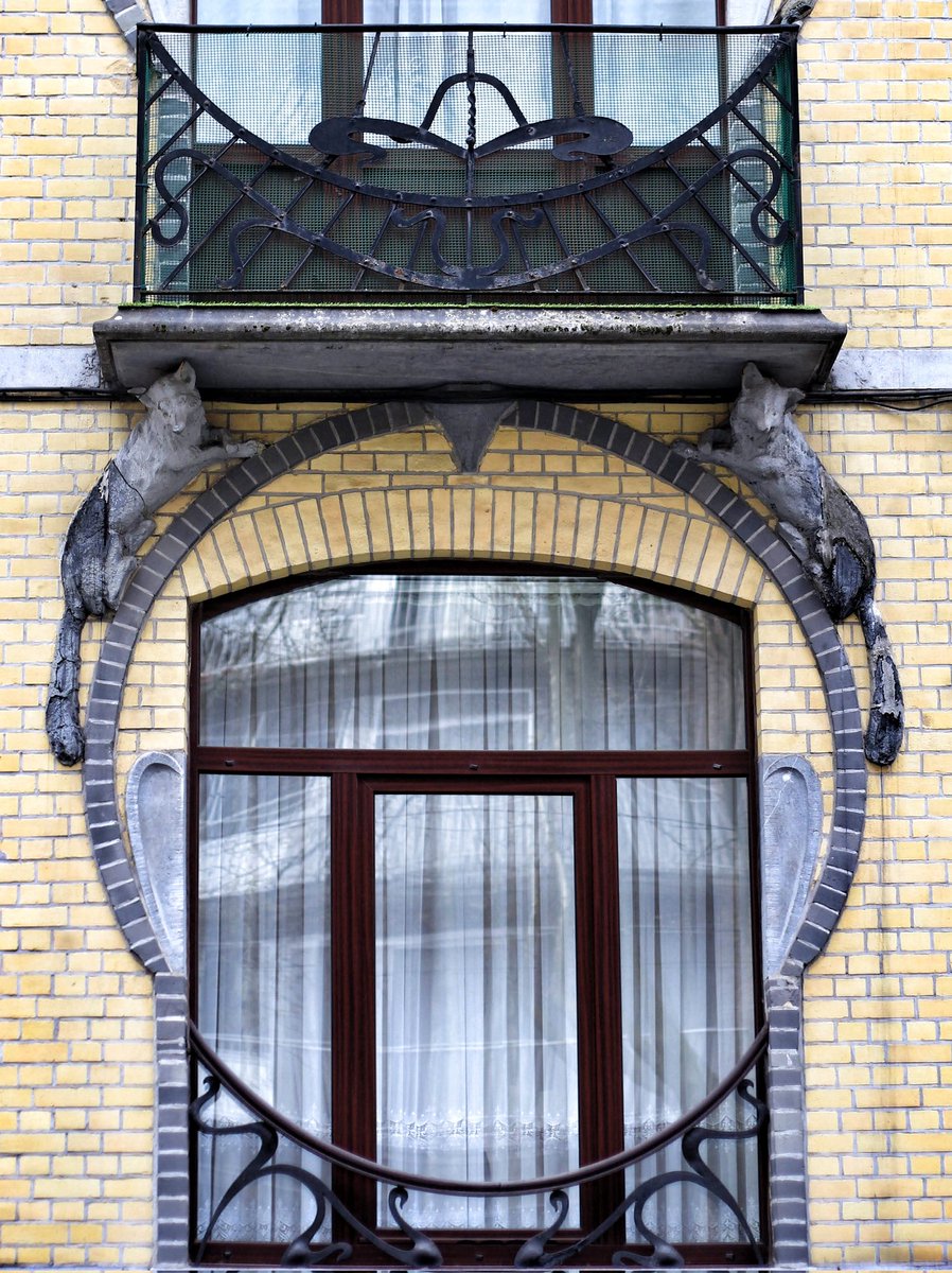 Foxes in architecture. Forest, Brussels.