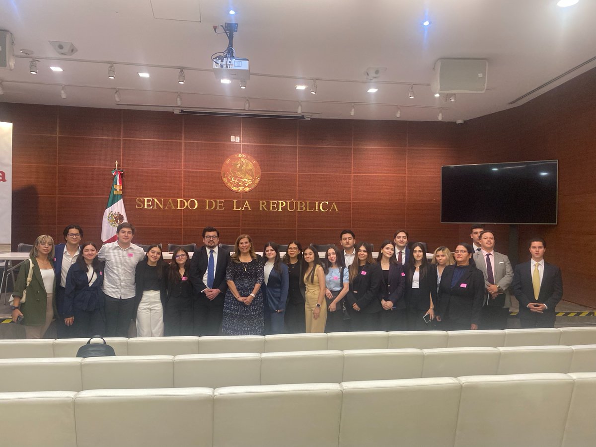 Estudiantes LDE vivieron una experiencia invaluable al visitar espacios clave del ámbito jurídico nacional 👏 Este recorrido les permitió ampliar su visión sobre el ejercicio del Derecho en la práctica y reforzar su vocación jurídica. 💯