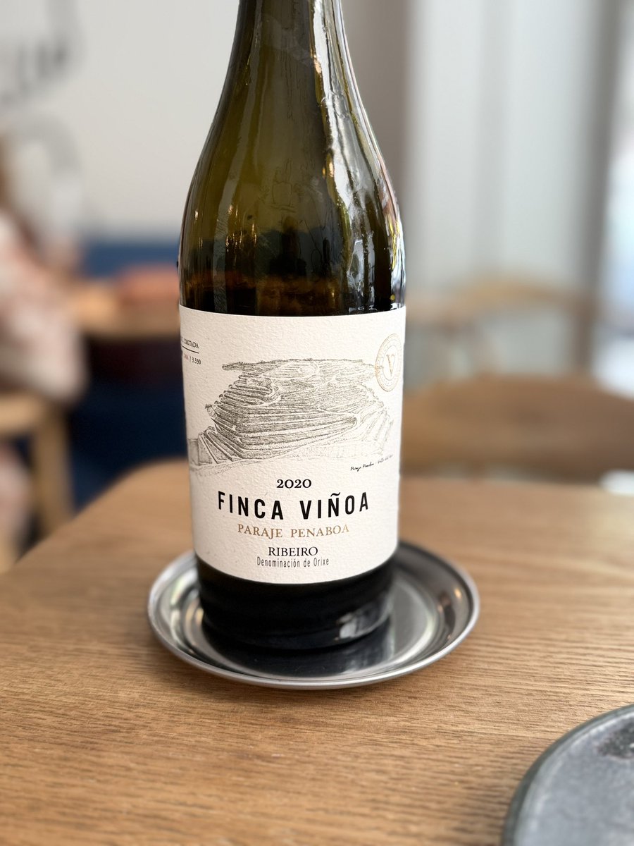 Qué bien lo está haciendo Guillermo Rivera en #Agarimo. Estupenda representación de Galicia en #Madrid. Producto gallego de primera, sabor auténtico y combinaciones muy logradas. 

La ostra es pepitoria, la merluza, el rape (milimétrico), las albóndigas y, en general, todos los