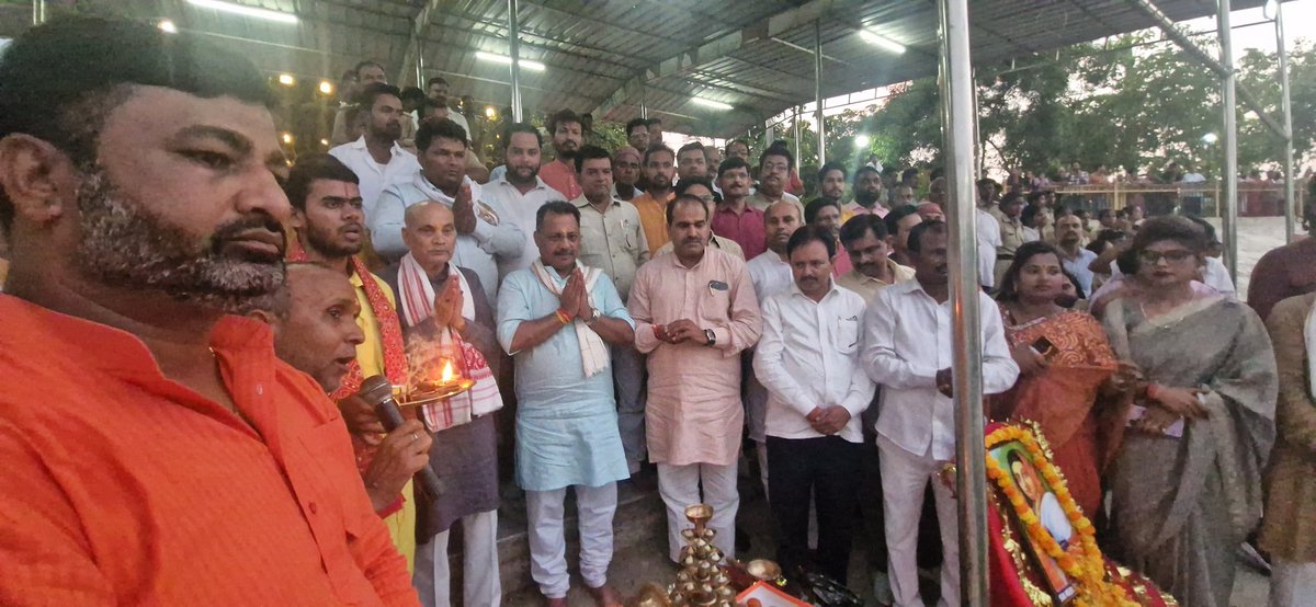 विधानसभा कुशीनगर
पुण्यश्लोक रानी अहिल्याबाई होल्कर जी के जन्म त्रिशताब्दी स्मृति वर्ष के अवसर पर बुद्धा घाट कुशीनगर में आयोजित दीपोत्सव एवं गंगा आरती में रहना हुआ...