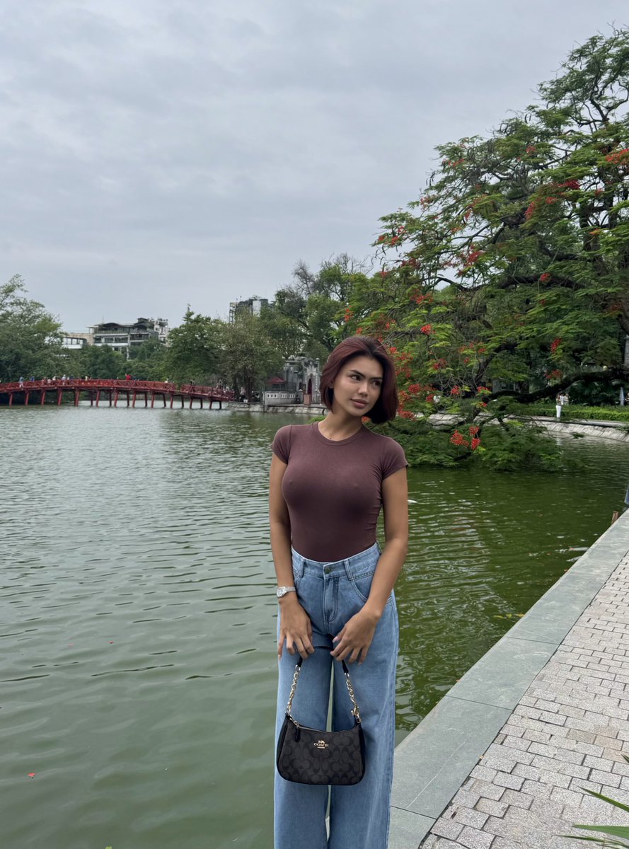 ESTE-Ladyboy tweet media
