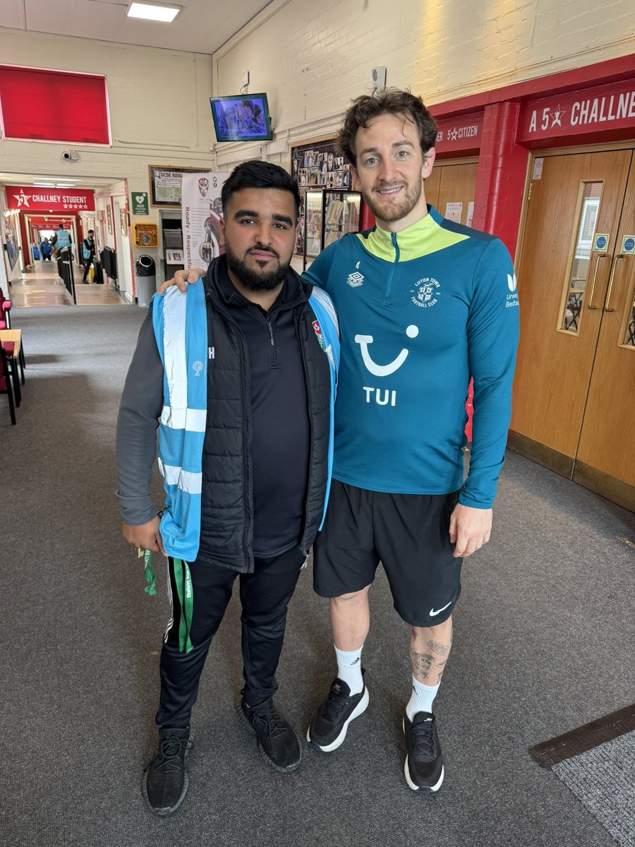 Uzair shafiq (@uzair70555418) on Twitter photo Great to organise and have <a href="/LutonTown/">Luton Town FC</a> Tom Lockyer visit <a href="/ChallneyBoys/">Challney Boys</a> this week! A brilliant reward lesson for our students — inspiring words, real impact. Thank you, Tom! ⚽👏 #ChallneyBoys #Inspiration #TomLockyer Great to organise and have <a href="/LutonTown/">Luton Town FC</a> Tom Lockyer visit <a href="/ChallneyBoys/">Challney Boys</a> this week! A brilliant reward lesson for our students — inspiring words, real impact. Thank you, Tom! ⚽👏 #ChallneyBoys #Inspiration #TomLockyer