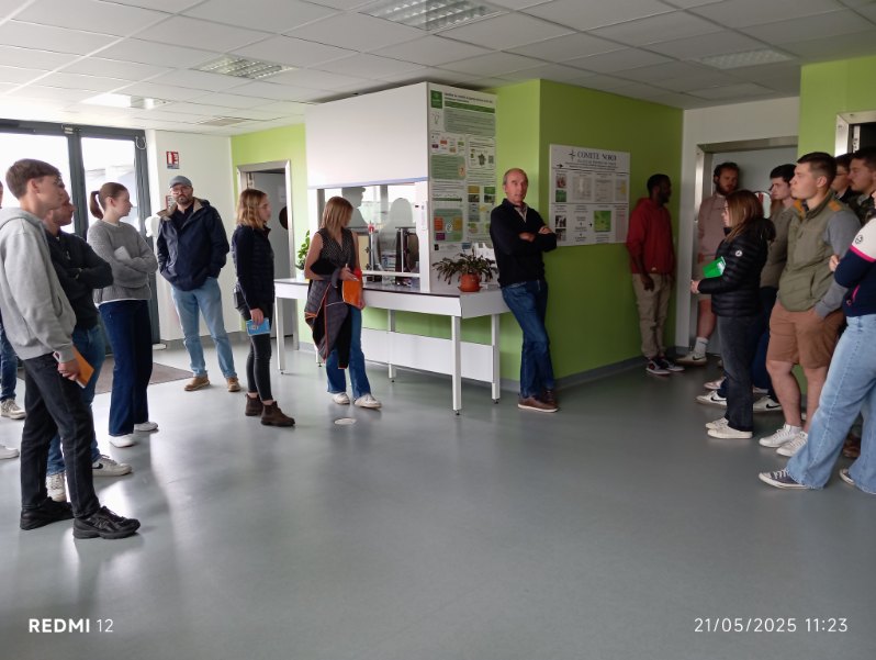 CfppaLeParaclet's tweet image. Mercredi matin: suite de notre tournée #BTSACD dans les #hautsdefrance avec nos collègues bretons de Caulnes.
👉Visite de la station du Comité Nord Plants de Pommes de terre à Achicourt (62), spécialisée en création variétale &amp;amp; en analyse de plants de PDT &amp;amp; de cultures in vitro🧐