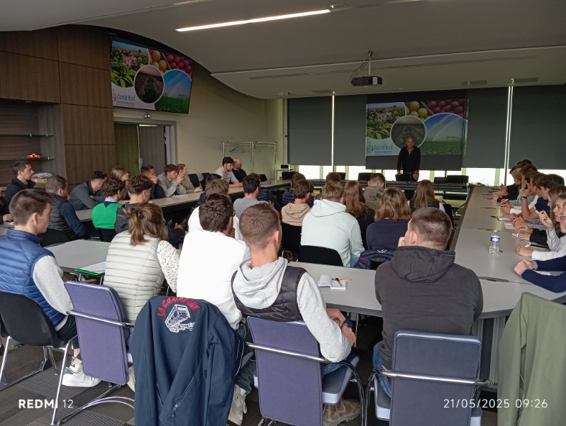 CfppaLeParaclet's tweet image. Mercredi matin: suite de notre tournée #BTSACD dans les #hautsdefrance avec nos collègues bretons de Caulnes.
👉Visite de la station du Comité Nord Plants de Pommes de terre à Achicourt (62), spécialisée en création variétale &amp;amp; en analyse de plants de PDT &amp;amp; de cultures in vitro🧐