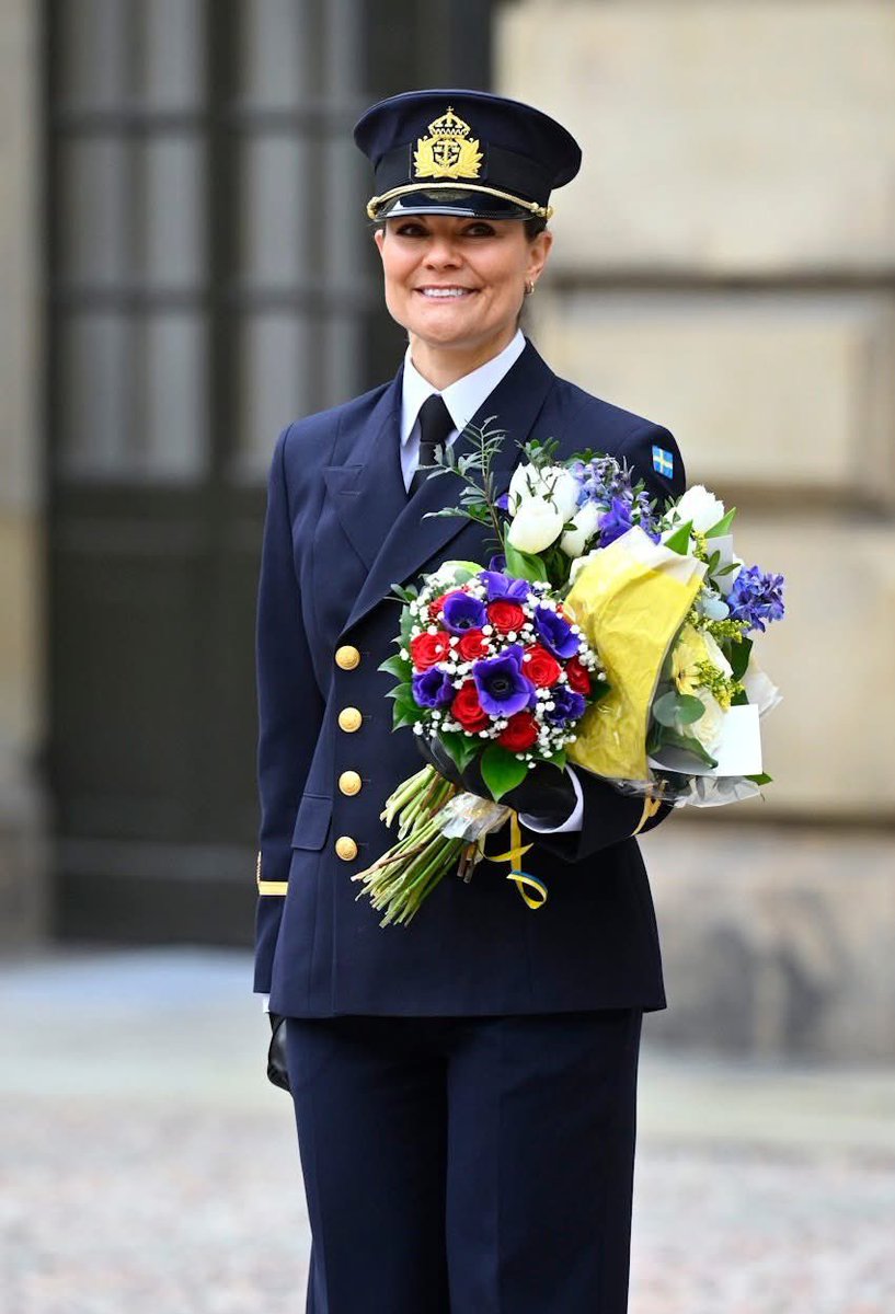 Grattis H.K.H Kronprinsessan Victoria som nu kan titulera sig fänrik 🇸🇪🌟🇸🇪