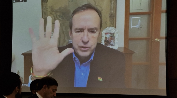 BrujulaNoticias's tweet photo. En Harvard, Tuto plantea una “revolución de propiedad” y digitalización total del Estado
https://t.co/HSA1mKtK2V https://t.co/c386Zu7HR9