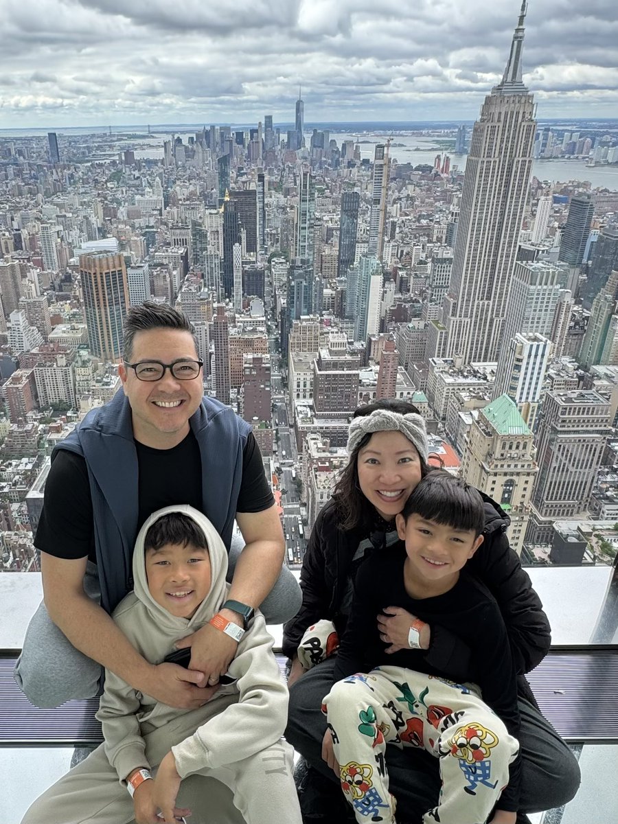 curtisjay1's tweet photo. 91 floors up #NYC  #NewYork https://t.co/64nae8T1uw