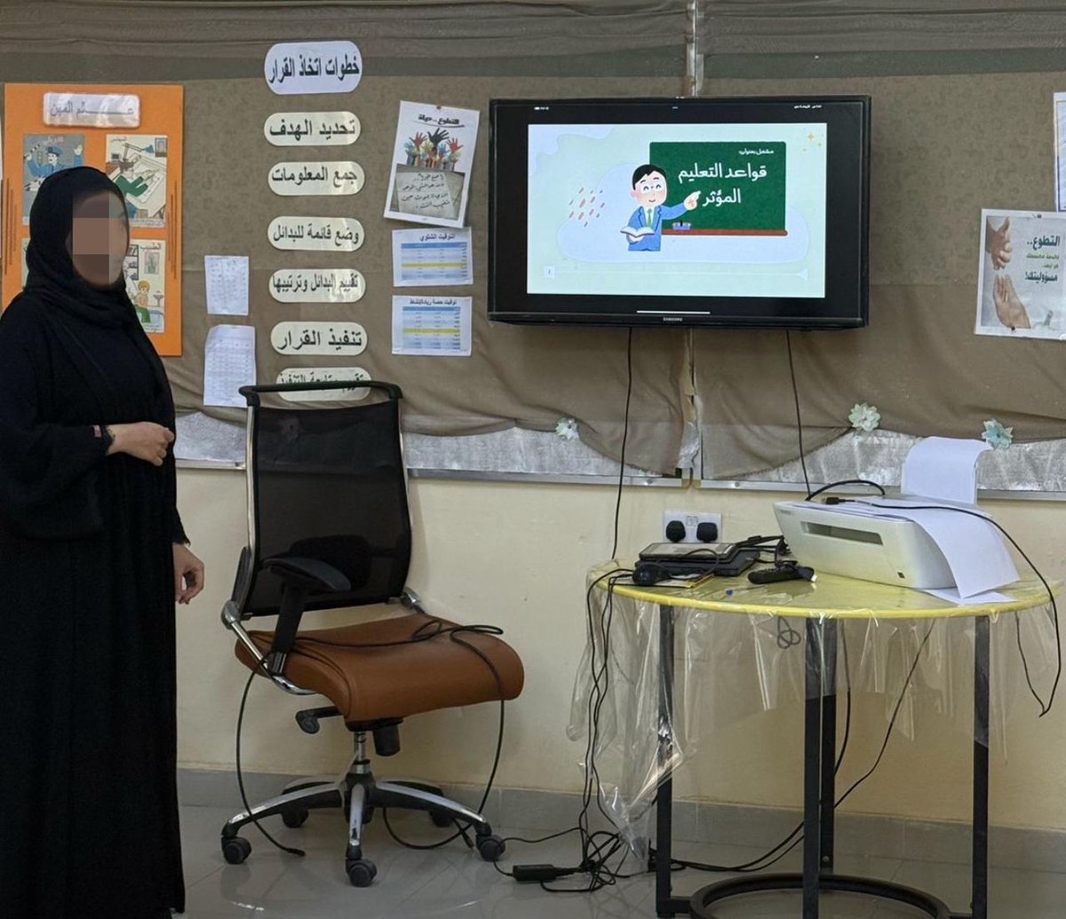 قدمت أ.رهام المالكي مشغل بعنوان : قواعد التعليم المؤثر ، وذلك بحضور معلمات المادة حيث وضحت مفهوم التعليم المؤثر وأهم قواعده وكيفية تطبيقه في البيئة الصفية بالإضافة إلى أثره على الطالب #فعاليات_تعليمية_جنوب_الباطنة
