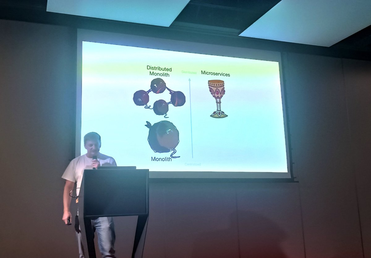 _Codito_'s tweet image. Big ball of mud, or maybe multiple smaller balls of mud 🤔? @movetodevnull covers monolith vs distributed systems topic! #PHPersDay2025