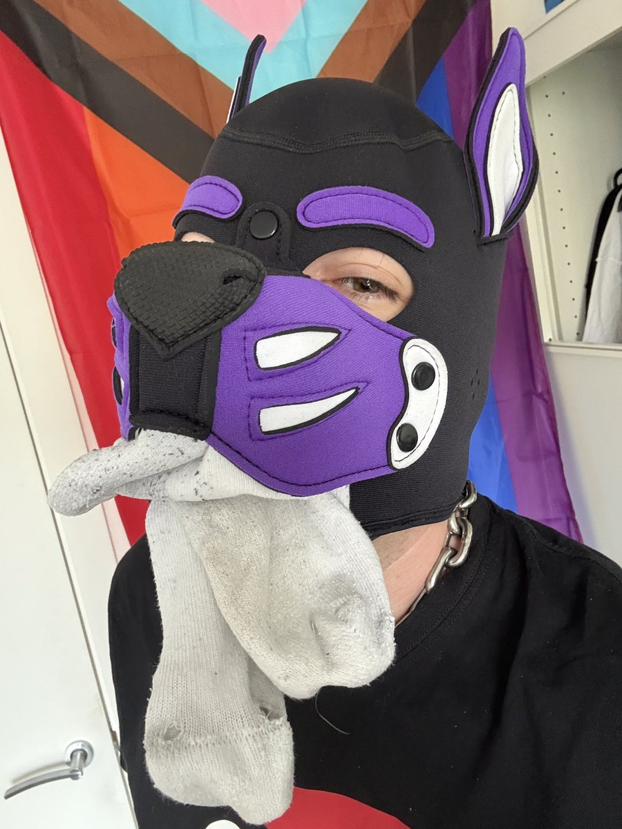 If you’re not careful, I will steal your socks

#pupplay #puppyplay #humanpup #gayuk #gaypup #sneakerpup #sockpup #mrsleather #puppypride