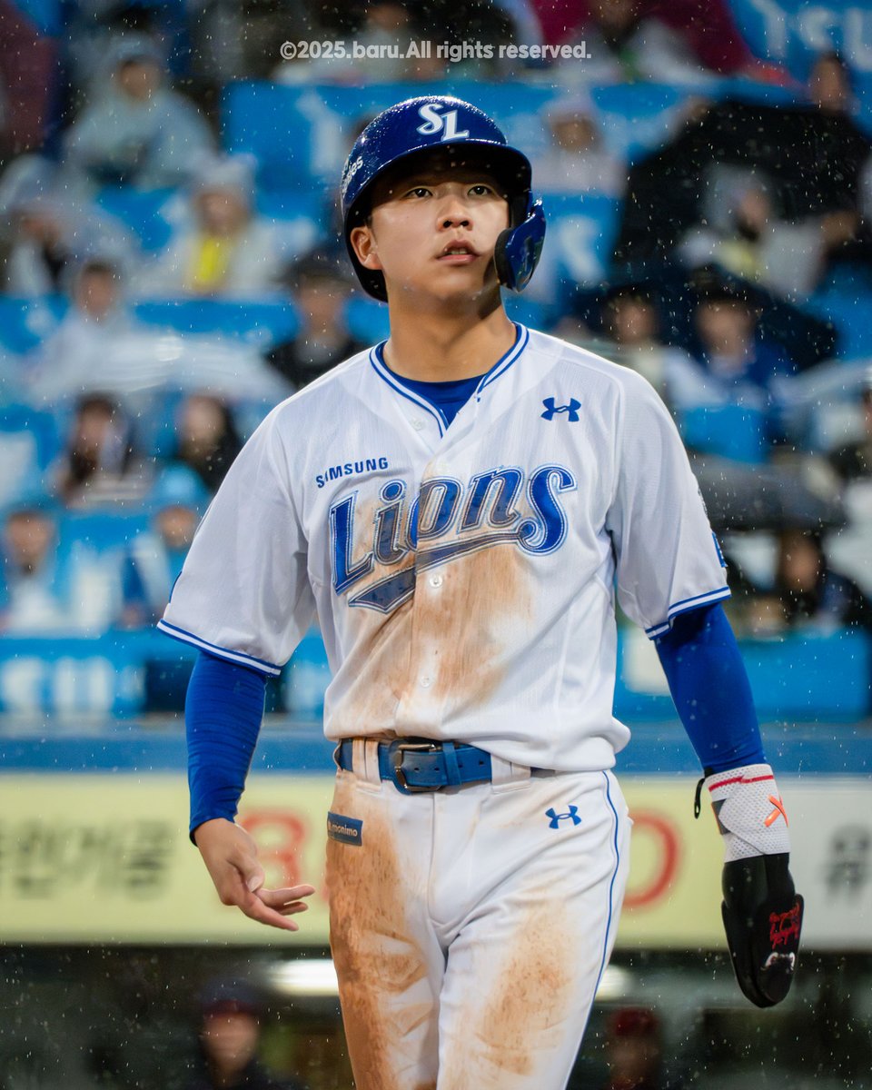 빗속에서 유난히 이뻐가지고요....😛
오늘 스타팅을 아주 잘해내준...🍀
#삼성라이온즈 #양도근
📷 20250524 라이온즈파크