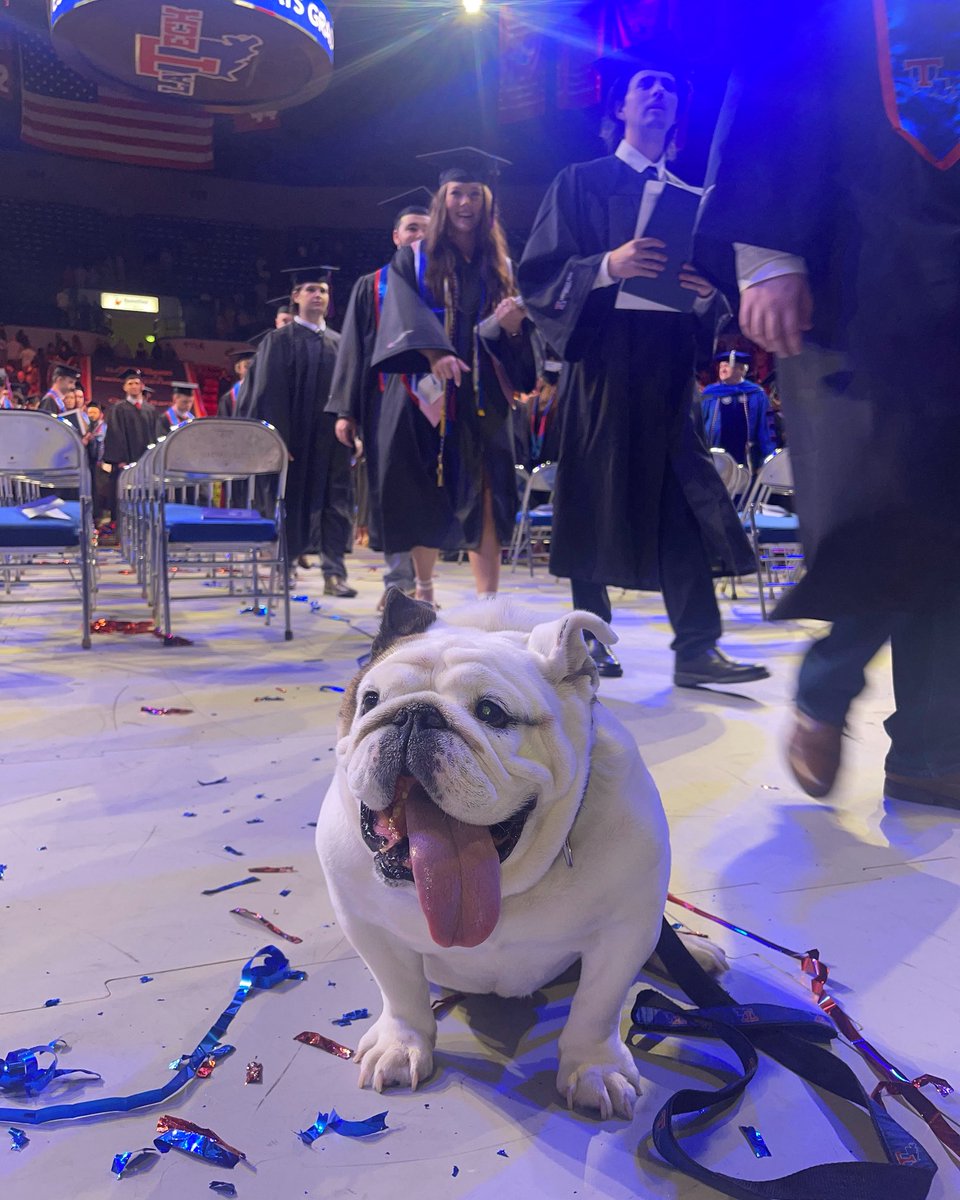 TechXXII's tweet image. Celebrating the graduates as they join the @LATechAlumni family @LATech #mascot