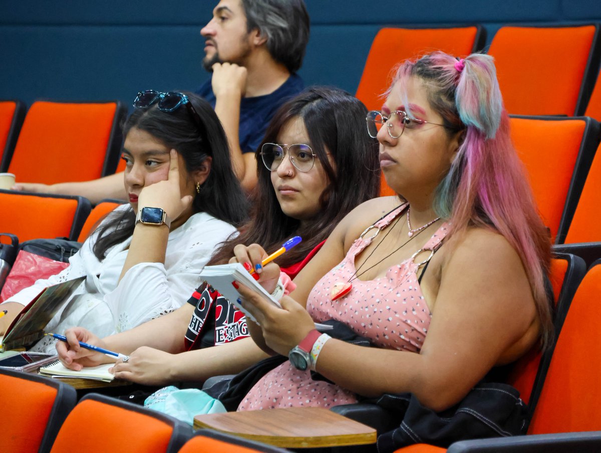 uamxoficial's tweet photo. 🎭✊ El arte, la palabra y la memoria tomaron fuerza en UAM Xochimilco durante el coloquio “Intermediaciones, Tensiones y Resistencias”.
#Intermediaciones #ResistenciasLatinoamericanas #UAMXochimilco #CIALC #CulturaYMemoria https://t.co/Daah0pVJeK