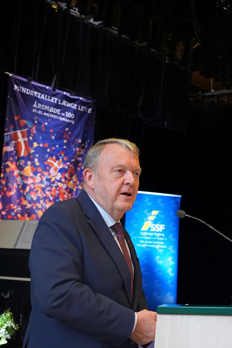 Denmark MFA 🇩🇰 (@danishmfa) on Twitter photo UM <a href="/larsloekke/">Lars Løkke Rasmussen</a>: "Sydslesvig er et vidnesbyrd: Grænseregioner kan berige fremfor at bekrige hinanden. Man kan føle sig dansk og tysk. Det svækker ikke nationalfølelsen for 🇩🇰 eller 🇩🇪. Det styrker selvforståelsen. Det var mit budskab til de danske årsmøder i Sydslesvig i dag" UM <a href="/larsloekke/">Lars Løkke Rasmussen</a>: "Sydslesvig er et vidnesbyrd: Grænseregioner kan berige fremfor at bekrige hinanden. Man kan føle sig dansk og tysk. Det svækker ikke nationalfølelsen for 🇩🇰 eller 🇩🇪. Det styrker selvforståelsen. Det var mit budskab til de danske årsmøder i Sydslesvig i dag"