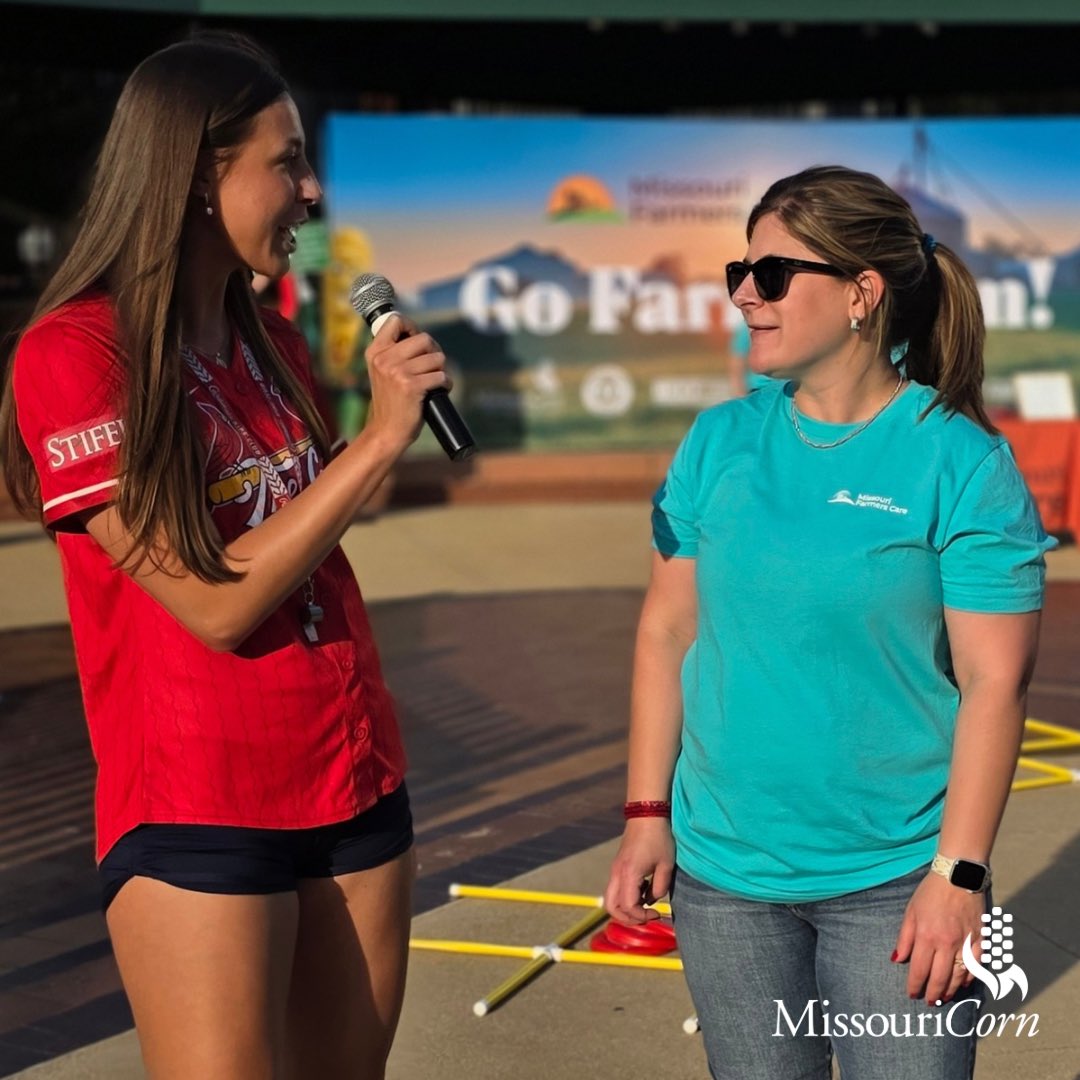 MissouriCorn's tweet photo. Perfect night to talk corn and baseball with Cardinals fans last night. Growers from Mo and IL represented the @MOFarmersCare #FarmTeam to visit with fans, share their farm story, showcase Captain Cornelius. #GoFarmTeam #Corn #Baseball https://t.co/Ougm2f5MpD