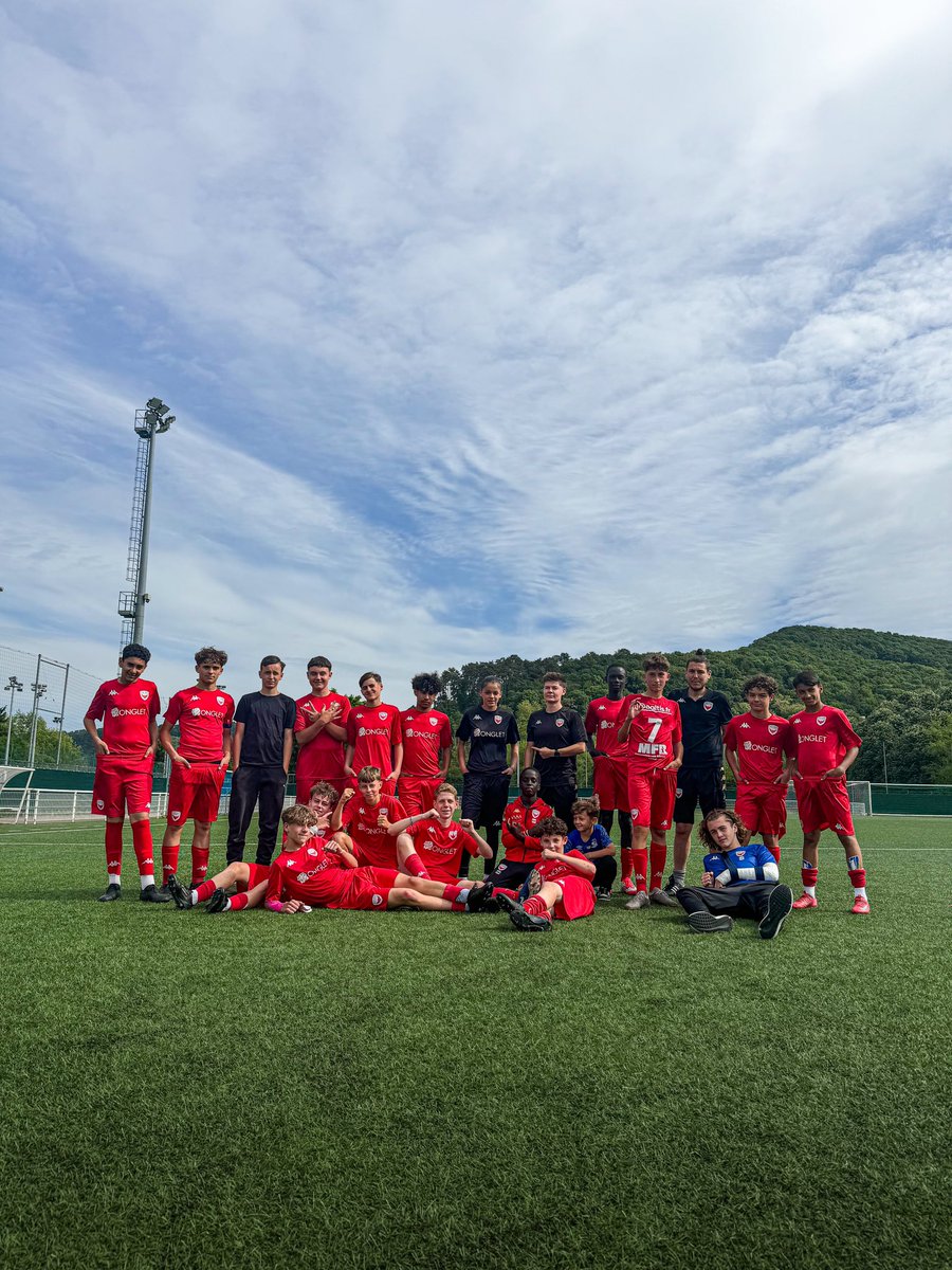 racing_besancon's tweet photo. 🤯 𝗟𝗮 𝗯𝗶𝗴 𝘄𝗶𝗻 𝗱𝗲 𝗻𝗼𝘀 𝗨𝟭𝟰 𝗳𝗮𝗰𝗲 𝗮̀ 𝗹’@AJA ! 

À la Malcombe, nos bisontins s’imposent 6 buts à 1 face au leader de la poule, au terme d’un festival offensif 😍

#FamilleRacing https://t.co/4MS1OCU1r5