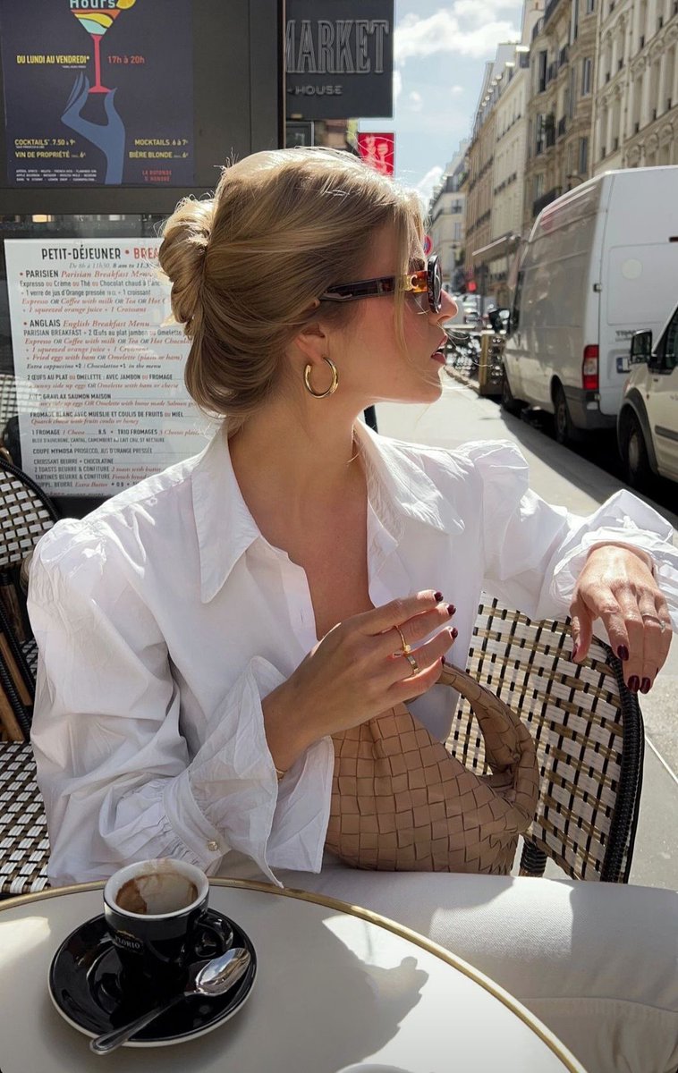 she’s classy &amp; elegant