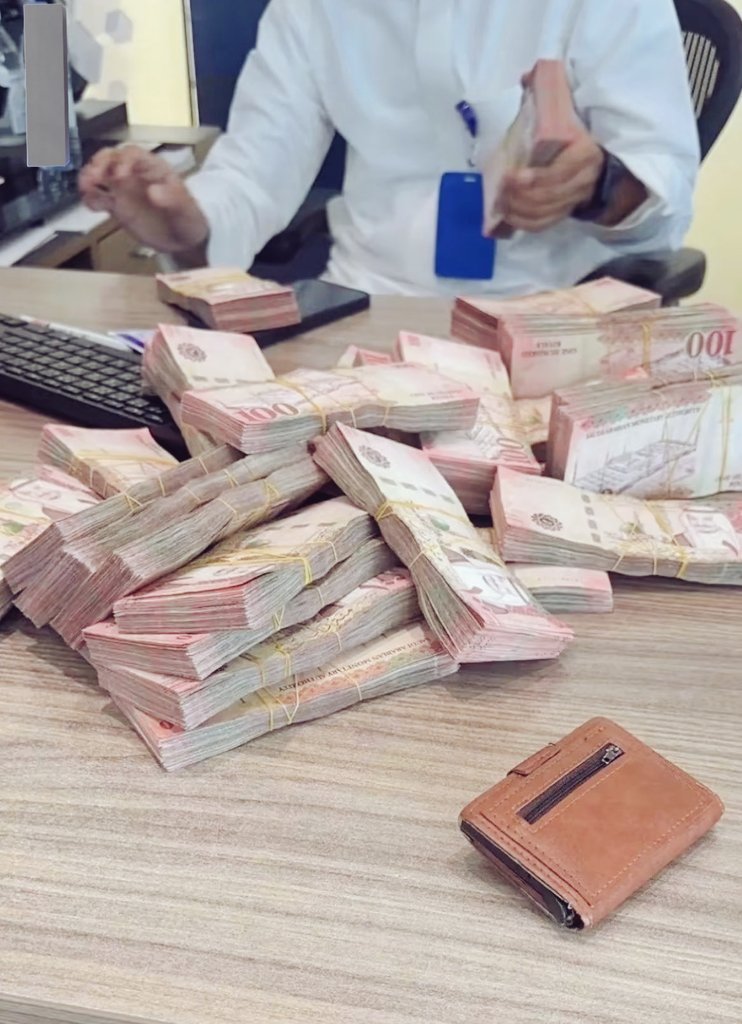 لقد تم إختيارك للمره الثانية 🎁
ألف مبروك للفائز معنا
 بمبلغ وقدرة 450,000  ريال سعودي 💸
 وعقبال المشاركين الليلة راح يكون في مسابقة سحب على ” سيارة لكزس 
١-رتويت🔃
٢- تابعني 
٣-تغريد ب (تم)
٤-أرسال إسمك ورقم جوالك خاص... 📩