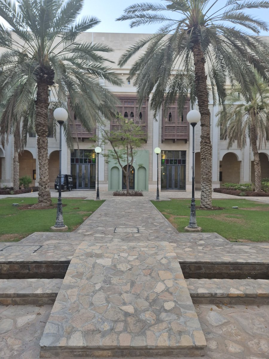 Alsawaeys's tweet photo. أحيانًا نحتاج نظرة مختلفة أو لحظة فضول بسيطة عشان نلاحظ شيء كان قدامنا طول  الوقت!! ☘️ https://t.co/OlwWTo7K5J