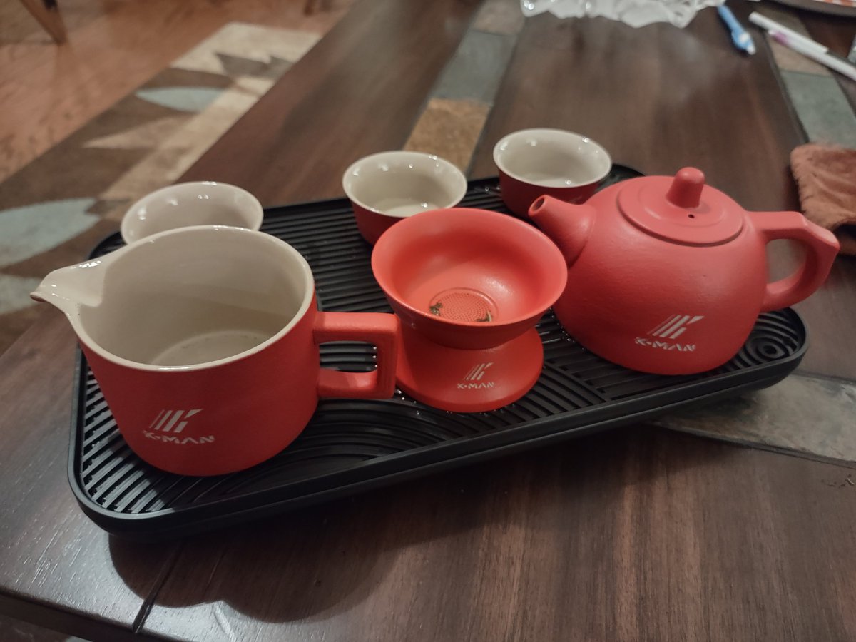 Remember that chapter in My Sanctuary where Rin craves fruit sandwiches? It's been years since I wrote it, but I've always wanted to make them and I finally did! Baked the milk bread and made the whipped cream myself. Also hosted a (very amateur) Chinese tea ceremony for friends!