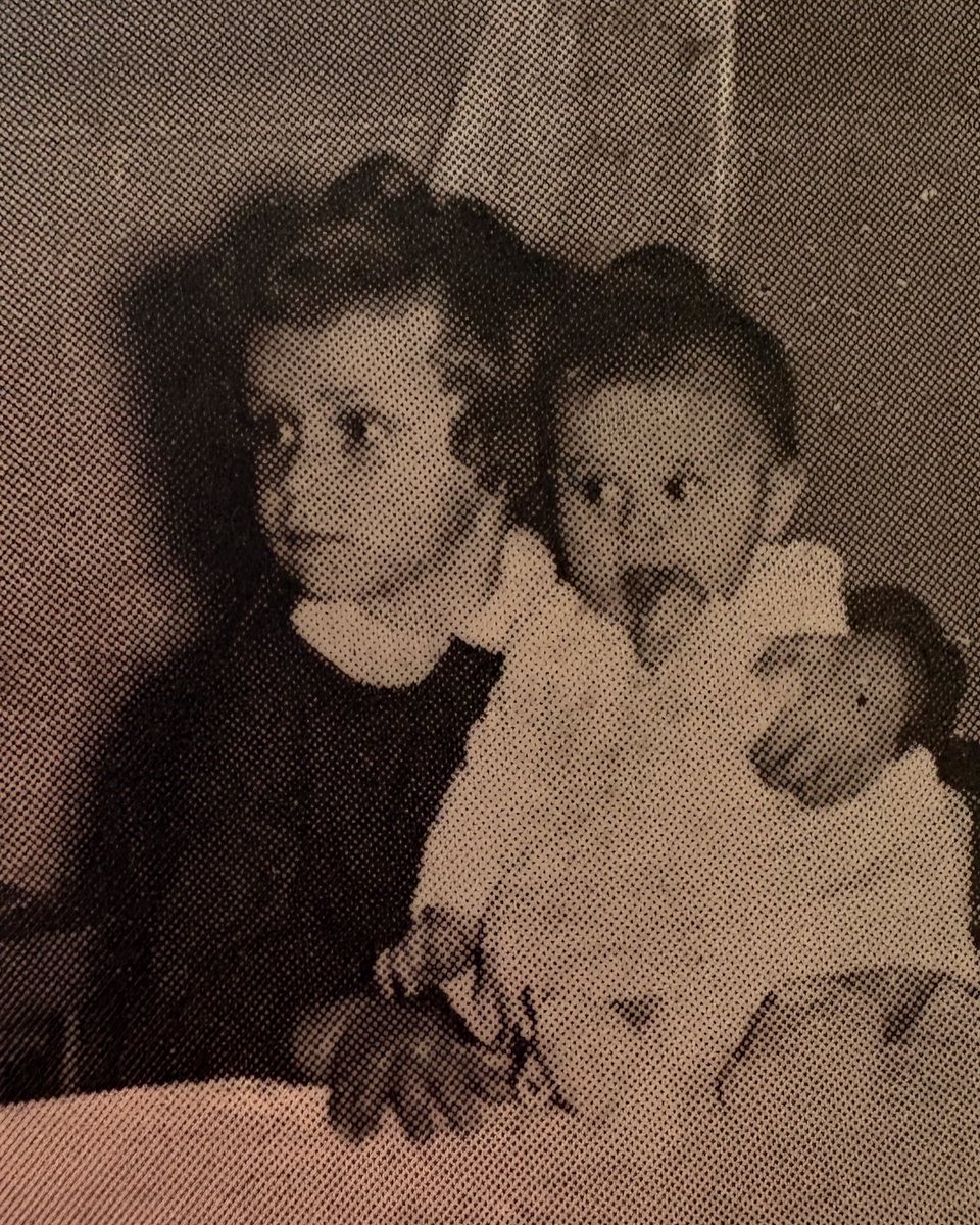 Over vervreemding 

Nee je kunt niet spreken van verdriet want er is al heel lang geen familieband meer. De verschillen tussen mijn adoptief zusje en mijzelf waren in ons volwassen leven zó groot, de werelden van haar en mij lagen zó ver uit elkaar, dat wij, zelfs wanneer we over