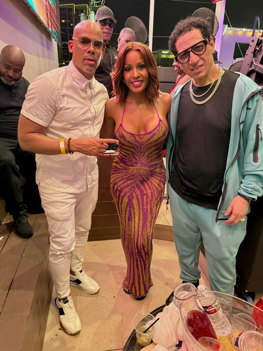 jamietyler_3's tweet photo. #HoustonCigarWeek is undefeated! The β€οΈ was shown to #TheTylers #LAMDC https://t.co/EoV5XZVQOt