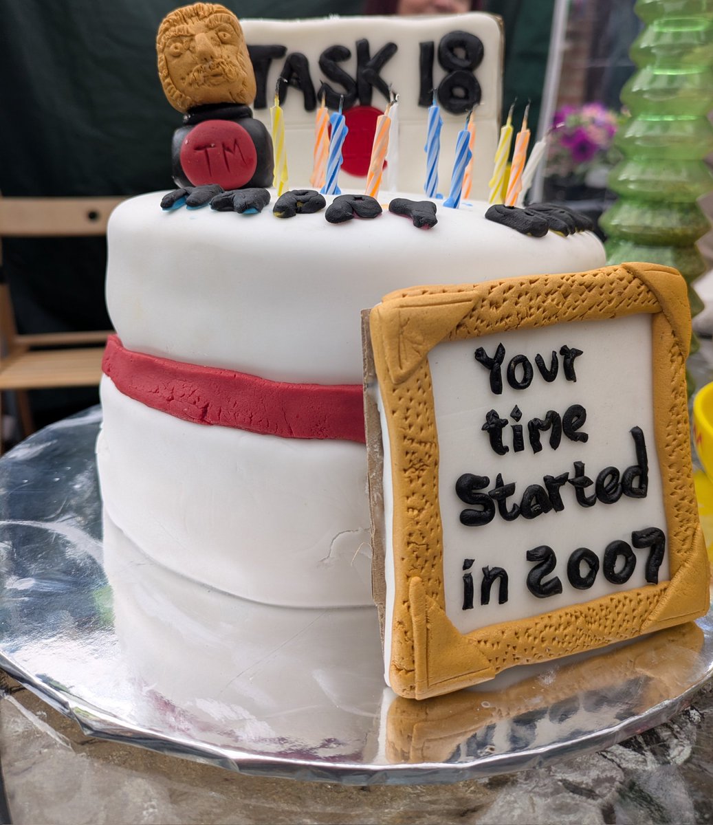 8BitFin's tweet image. I think this cake for my 18th deserves 5 points...

#taskmaster #alexhorne #gregdavies @AlexHorne @andydevonshire @taskmaster