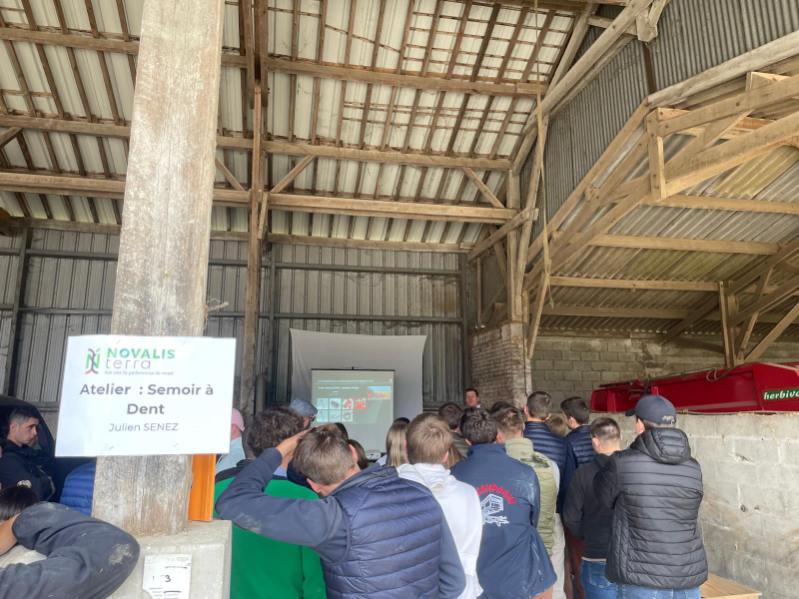 CfppaLeParaclet's tweet image. Mercredi après-midi : présentation technique sur l&apos;exploitation du Paraclet organisée par @novalis_terra . ➡️choisir un #semoir en semis direct selon les critères parcellaires🧐
- Semoir à dents en semis direct
- Strip-till
- Semoir monograine 
- Semoir à disques en semis direct