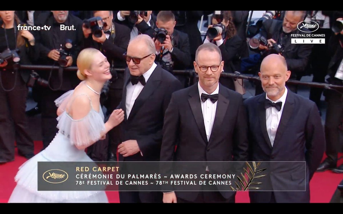 The whole crew of Joachim Trier's SENTIMENTAL VALUE is on the red carpet, entering the awards ceremony. If the film wins the Palme d'Or it'll be the first for a Norwegian feature film. (Short film SNIFFER won the Palme d'Or in 2006) Trivia: Maria Ekerhovd is the producer of both!