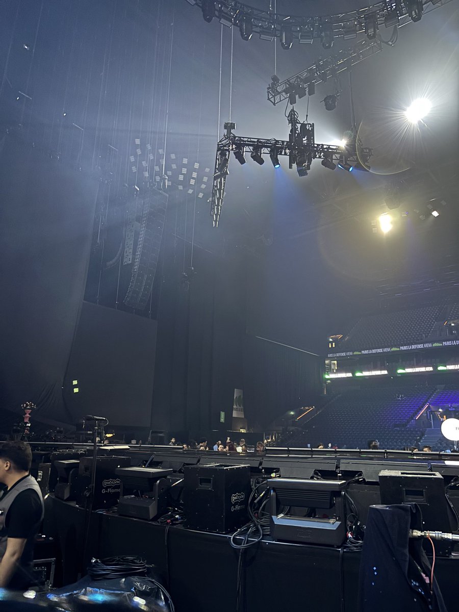 emrxel's tweet image. 2ND ROW SHAKINGGGG