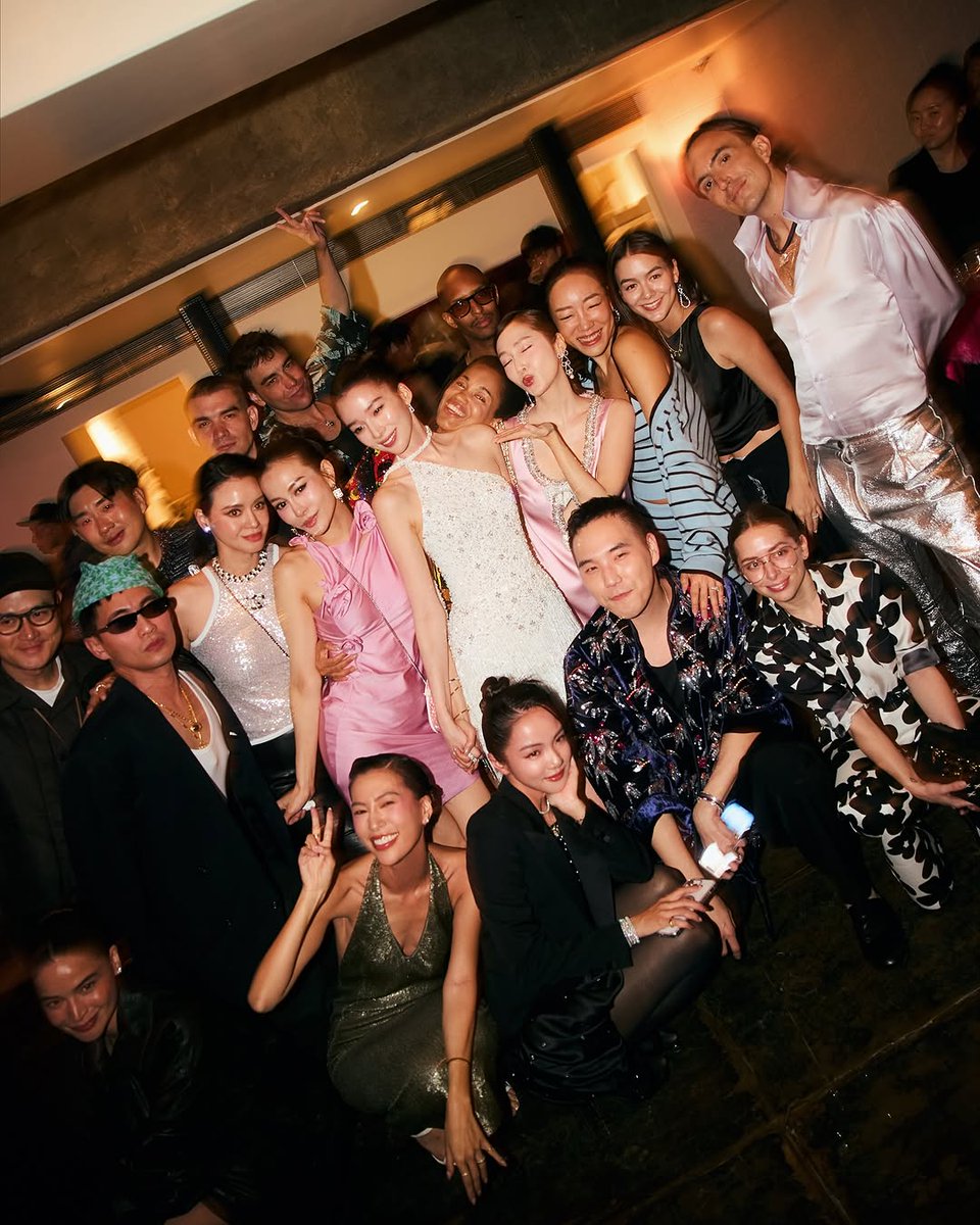 0418tv's tweet photo. They called it a Wedding version of Met Gala😂

©molly_chiang, mrselfportrait, bryanboy

https://t.co/hvTuvOKTpp

#JessicaJung #제시카정 #제시카 #ジェシカ #鄭秀妍 #潔西卡 #郑秀妍 #เจสสิก้าจุง #jungsooyeon #IreneKim #jessrene #bryanboy #mollychiang #mrselfportrait #AnneCurtis https://t.co/JIO0z7PDMM