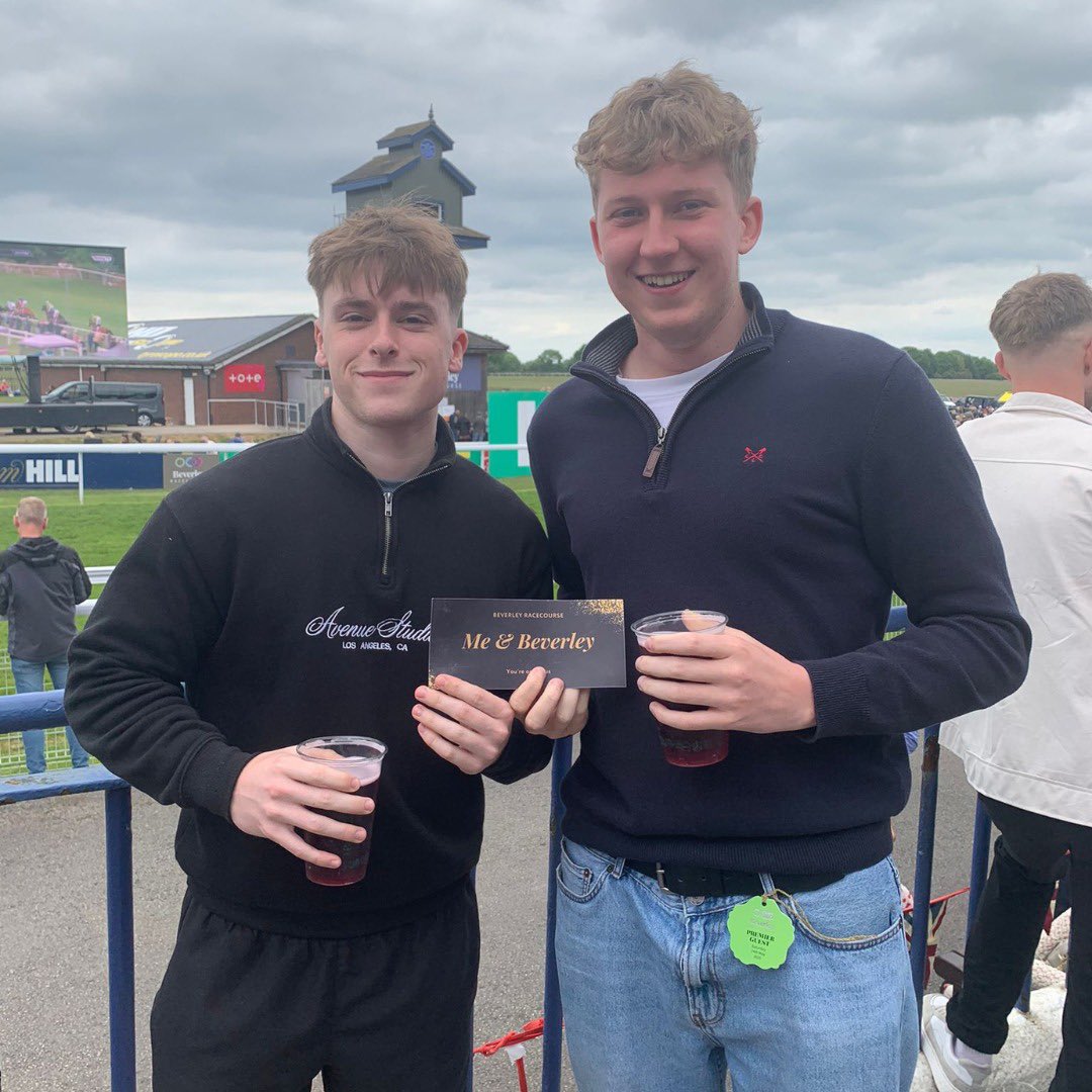 𝙈𝙚 &amp; 𝘽𝙚𝙫𝙚𝙧𝙡𝙚𝙮 

Every racegoer has a unique story with Beverley Racecourse ❤

Max &amp; Harry live only a few minutes away from the racecourse and love to come racing to our big Saturday meetings across the season! We hope you enjoyed your drink on us 🥂