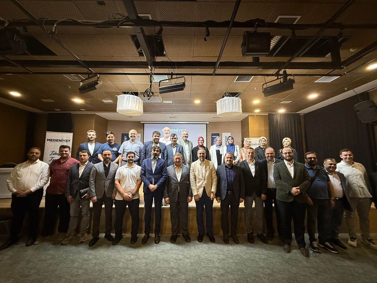 Bizler, sadece çağın gereğini yerine getiren  değil, çağlar açan ve çağlar aşan fertler yetiştirmek zorundayız.

İşte bu yola ram olmuş Medeniyet Derneğimizin 6. Olağan genel kurulunda dostlar ile beraberdik.

Bu vesile ile Medeniyet Derneği Genel Başkanı Sayın Ali Öztürk’e ve