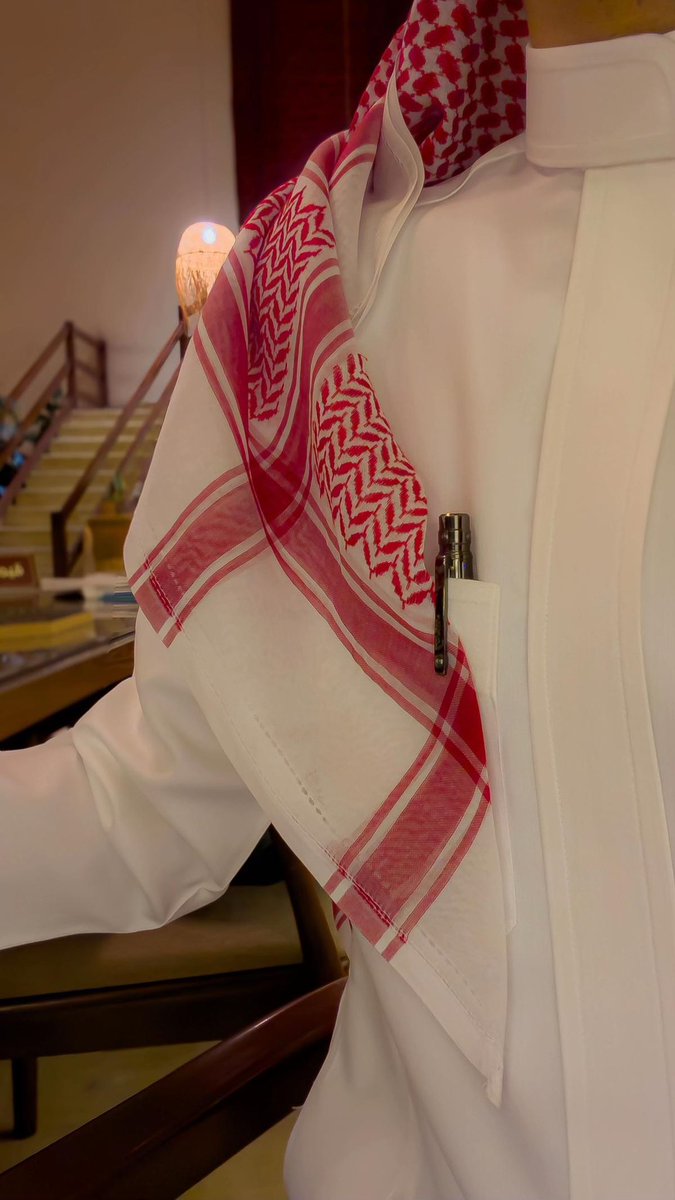 ______H55's tweet photo. نحيطكم علمًا بـ أن:
"التغابي فن.. وإن دل دل انك ذهين
عش غبي، والناس تلعب على مكشوفها"

وننوّه على:
"حاجة تدور عليها وعيّت لا تبين
سو نفسك ما تبيها عشان تشوفها" https://t.co/ugK7FuMbIm