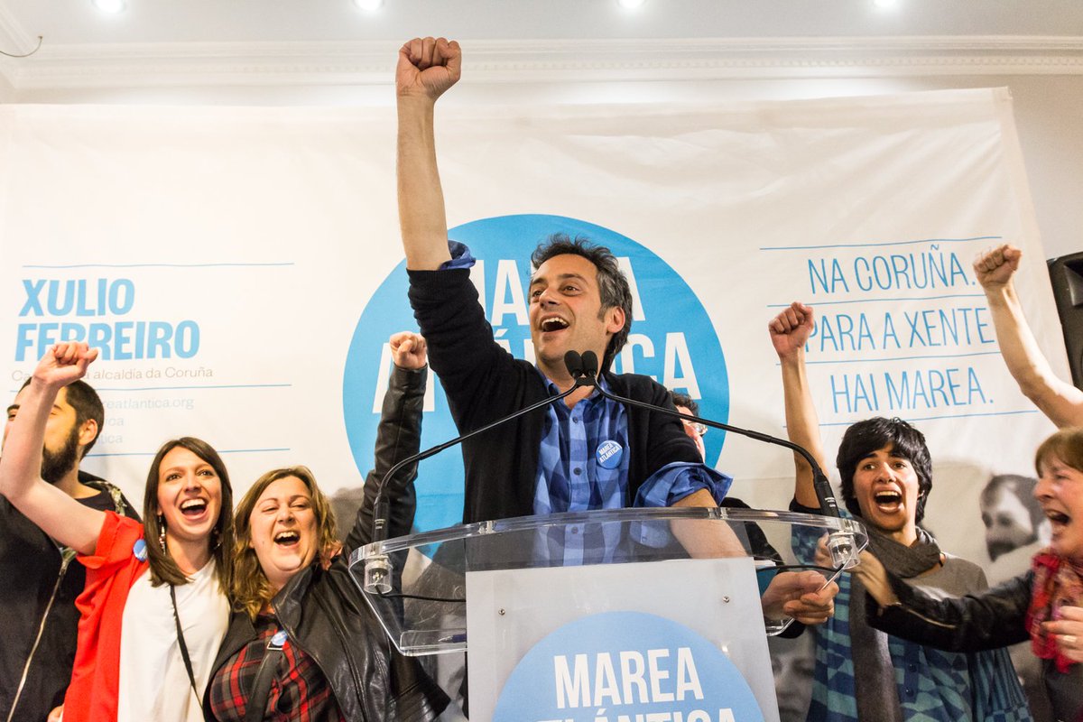Dez anos atrás, a xente impulsaba co seu voto que unha Marea Atlántica chegase a gobernar, con <a href="/XulioFerreiro/">Xulio Ferreiro</a> á fronte.

O cambio amosou outra forma de facer política que non foi perfecta, pero que defendeu o común e a radicalidade democrática.

Seguimos, e seguiremos, adiante 🌊