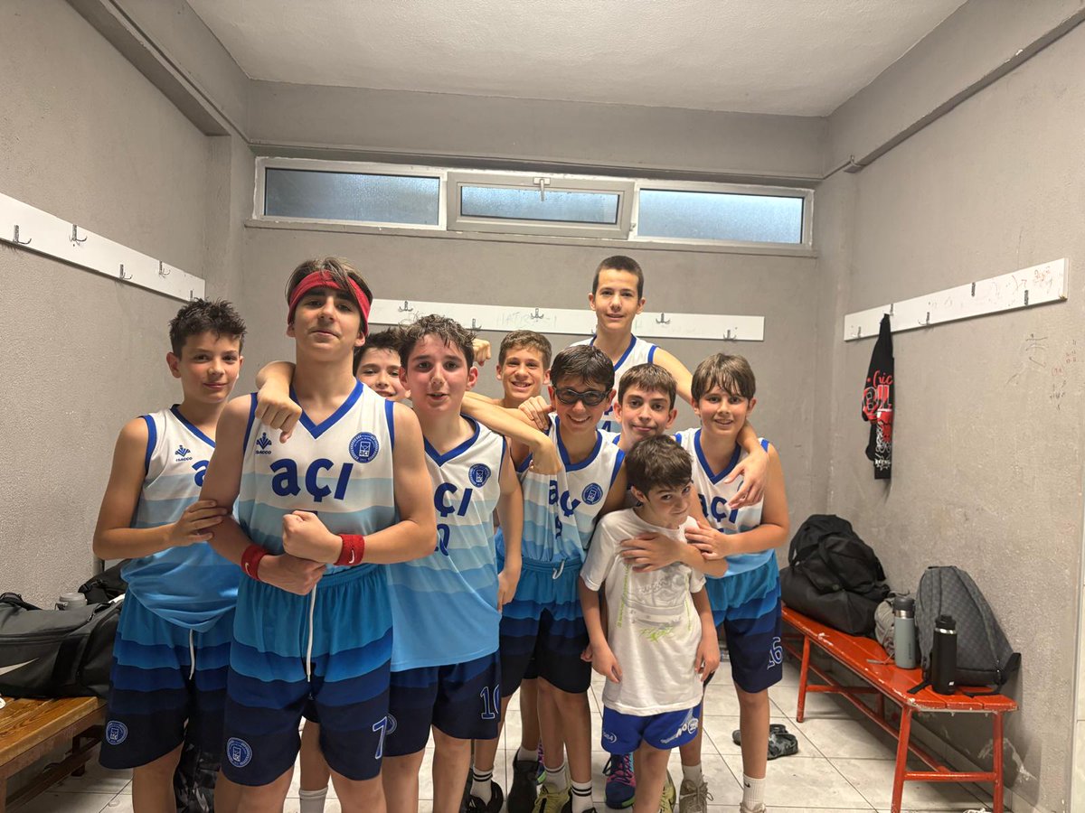 U13 Erkek Basketbol Takımımız, İGL U13 Erkekler Mavi Kategorisi Çeyrek Final maçında Dev Ataşehir S.K'nü 78 - 41 mağlup etmiştir. Takımımız bu sonuçla Yarı Finale yükselmiştir.