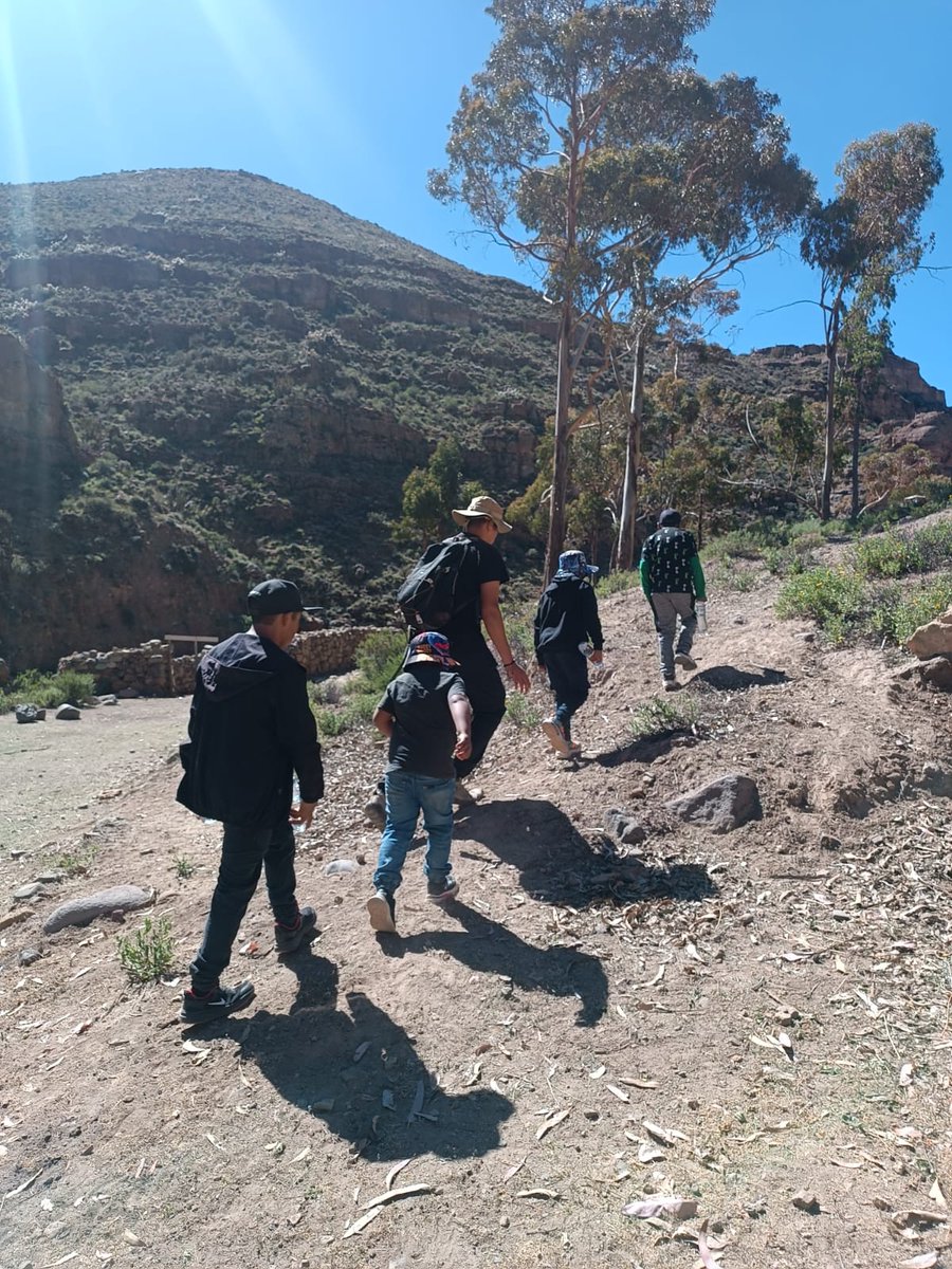 ¡DíaDeLosPatrimonios en #Chusmiza!🌄💧🌿

Niñas, niños y adolescentes de #Soga, #Chiapa, #Jaiña, #Sotoca y #Chusmiza participaron en una caminata patrimonial, en la que recorrieron senderos ancestrales.

Además, exploraron la importancia del ecosistema andino.🏜 

#Iquique #Chile