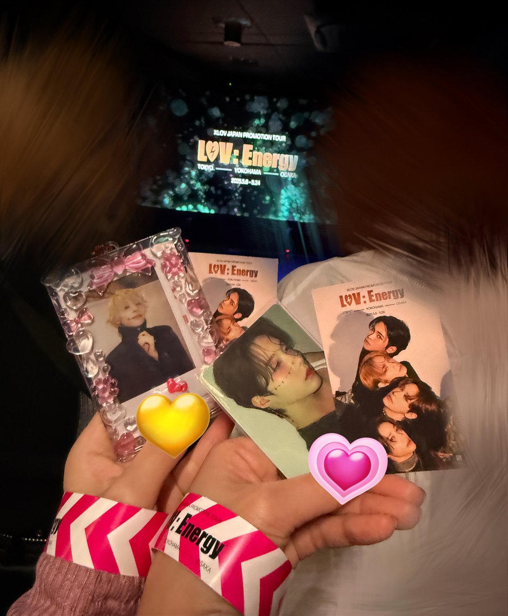 xl_ov_na_mi's tweet photo. 今日も本当楽しかった～🥹🤍🤍
ステージ低いから目線が近くてドキドキした❣️❣️
今日はルイくんが優勝ビジュすぎてチェキいただきました😵‍💫💘
カムバ大成功させてまた日本にきてね～❕

ちなみにハルくんに次いつ日本にくるか聞いたら「わからへん〜😀」って言われた笑笑
わからへんのか～～😀♡
 #XLOV https://t.co/4emrEIZD2D