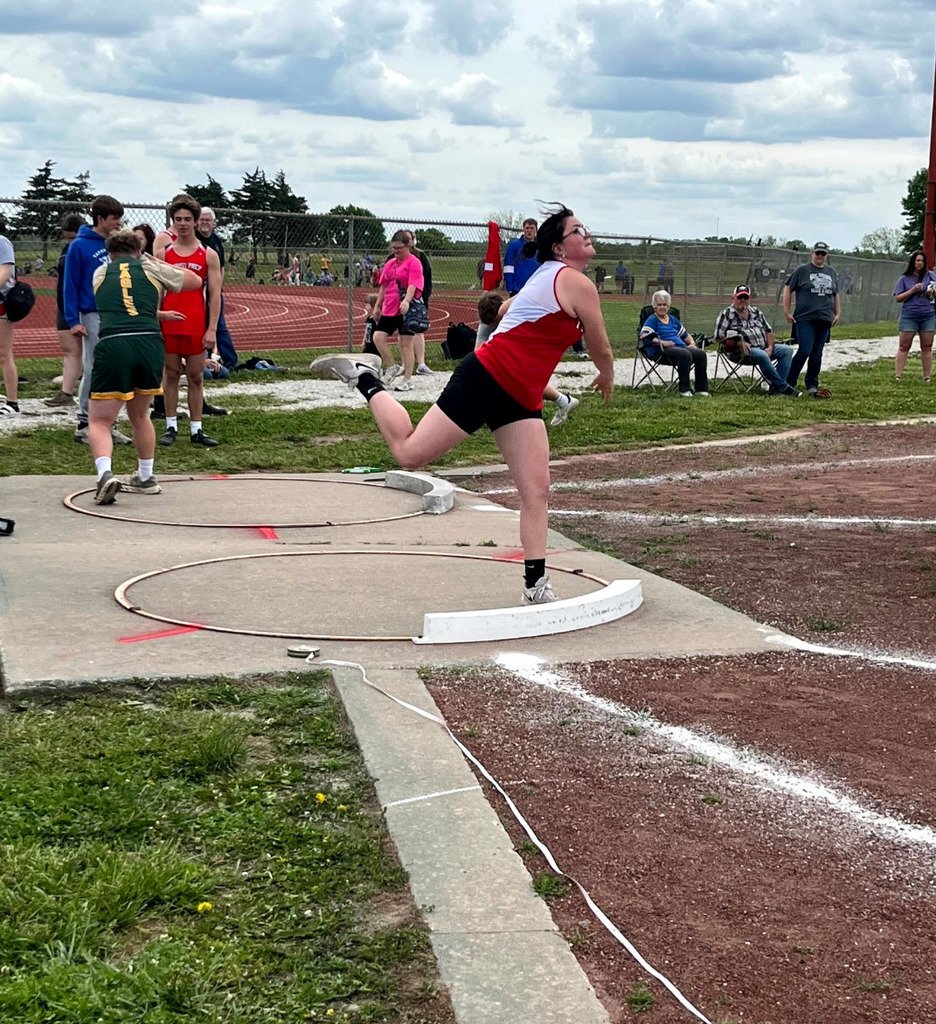 Senior Paige Corter qualified for STATE in shot put with a PR!  Paige will throw at State track at WSU on Saturday, May 31st at 11:30 am!