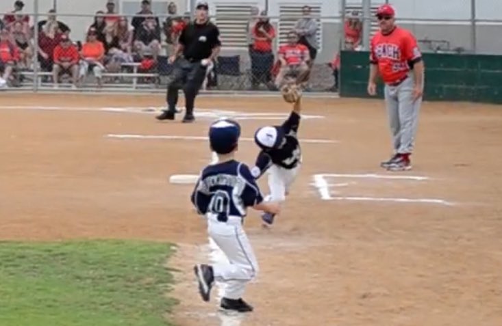 DBacksBeisbol's tweet photo. @natelewiss2 has been making @espn highlight plays like this since he was 6. No joke, made ESPN top 10 at 6u @ponyworldseries 

Kid is a dual sports superstar that any clubhouse would desire

3 year V stater finished

.277 BA
224 PA
32 RBI
19 2B

Also kicks 60+ FGs

#uncommitted https://t.co/bhmPUYSQ0k