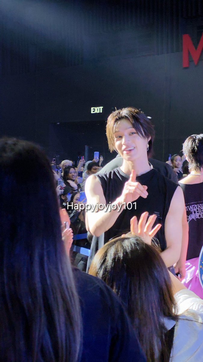 K got surprised 😂

#ASIATOURAWAKENTHEBLOODLINE 
#AWAKENTHEBLOODLINE_IN_BANGKOK #ANDTEAM #k #luné