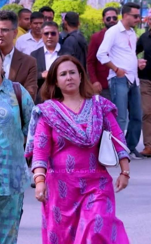 संसारकै सहनशील नारी😰🌹
नथाकेका, नहारेका पाईलाहरु...